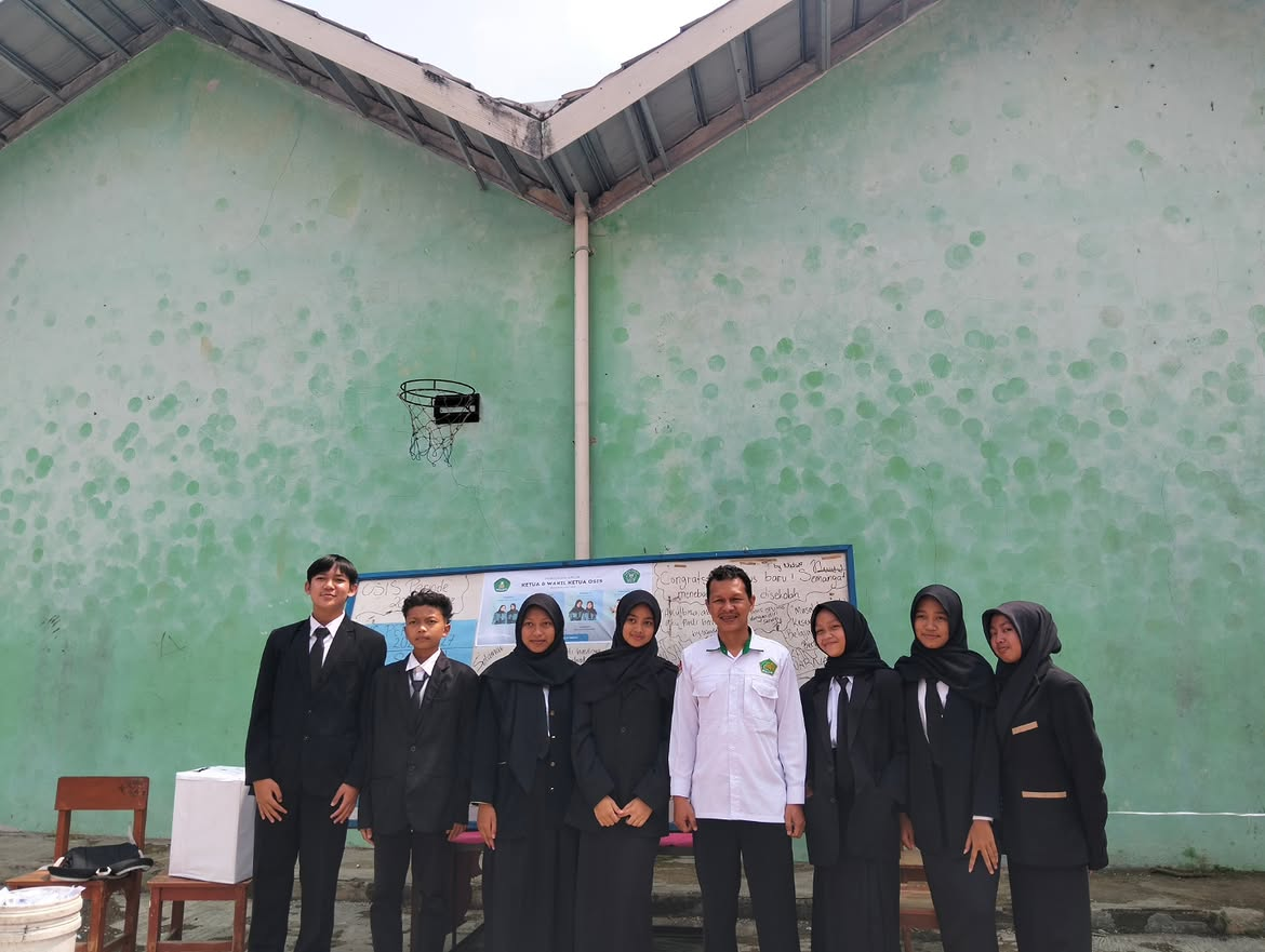 Pengurus inti OSIS MTs Al-Mudzakkirin